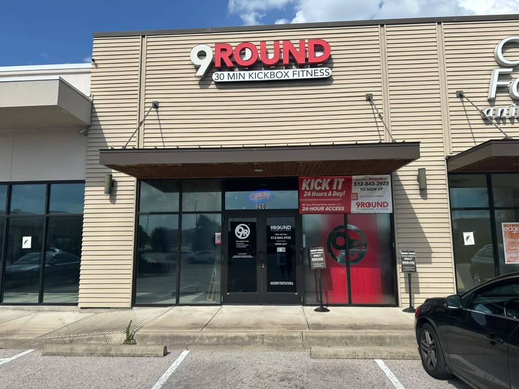 9Round Kickboxing Fitness logo