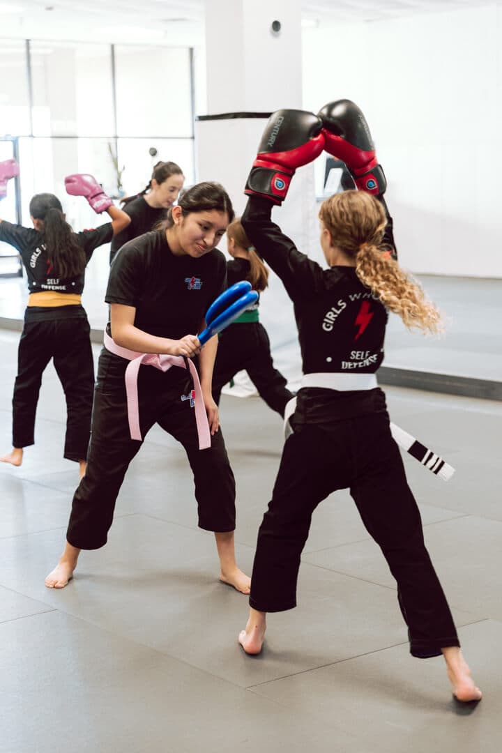 Main image of Girls Who Fight